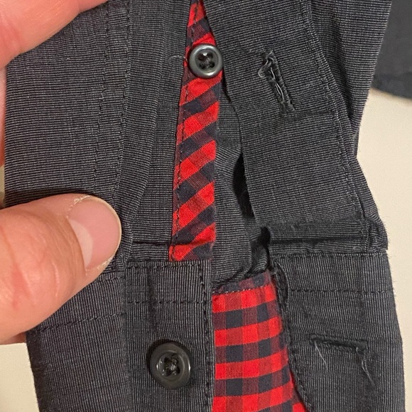 Casual button down. Mg black label. Charcoal with red accents - Picture 5 of 5
